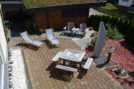 Terasse vor der Ferienwohnung